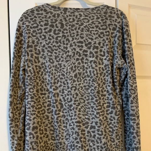Sweet Romeo Womens Long Sleeve Thumbhole Top, XL, Like New, Snap Button Closure - Picture 10 of 12